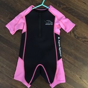 Stingray Aquasphere wet suit 2T girls pink black